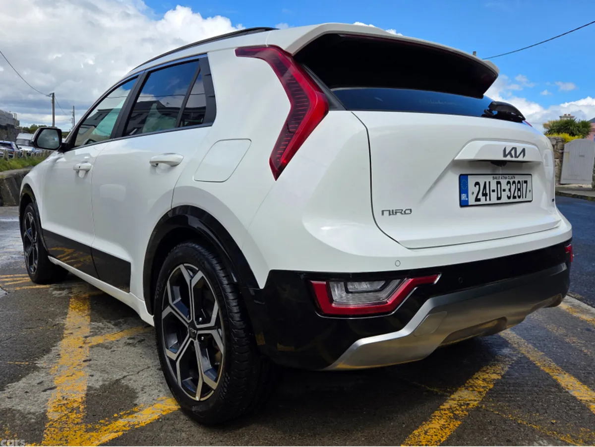 Kia Niro SUV, Petrol Hybrid, 2024, White