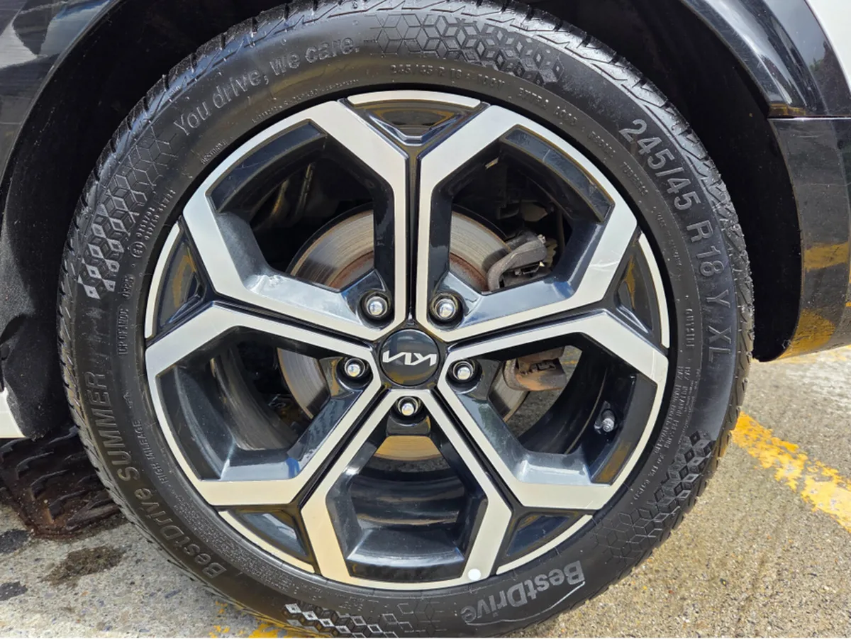 Kia Niro SUV, Petrol Hybrid, 2024, White