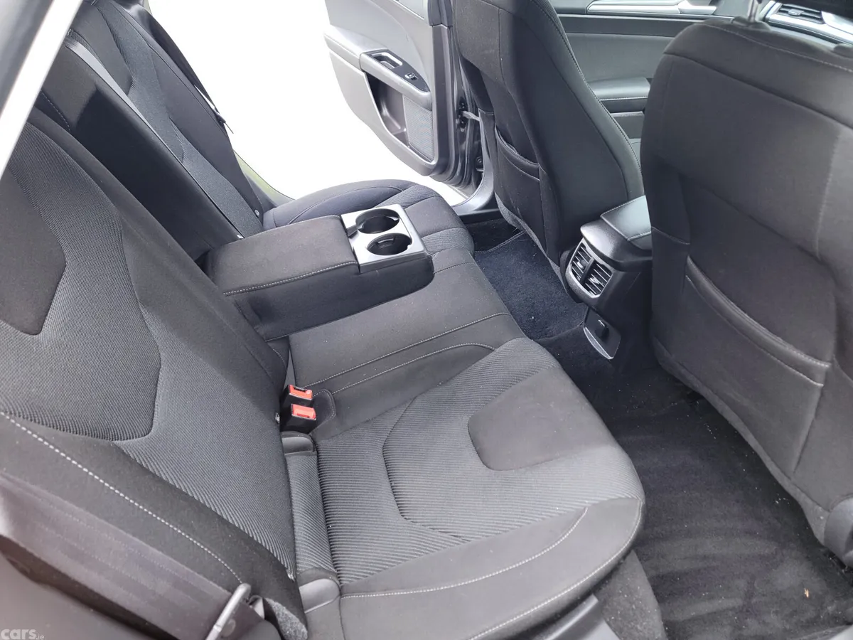 Ford Mondeo Hatchback, Diesel, 2017, Grey