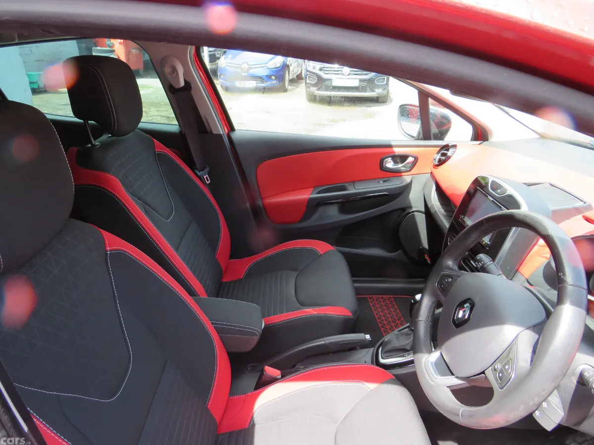 Renault Clio Hatchback, Petrol, 2016, Red