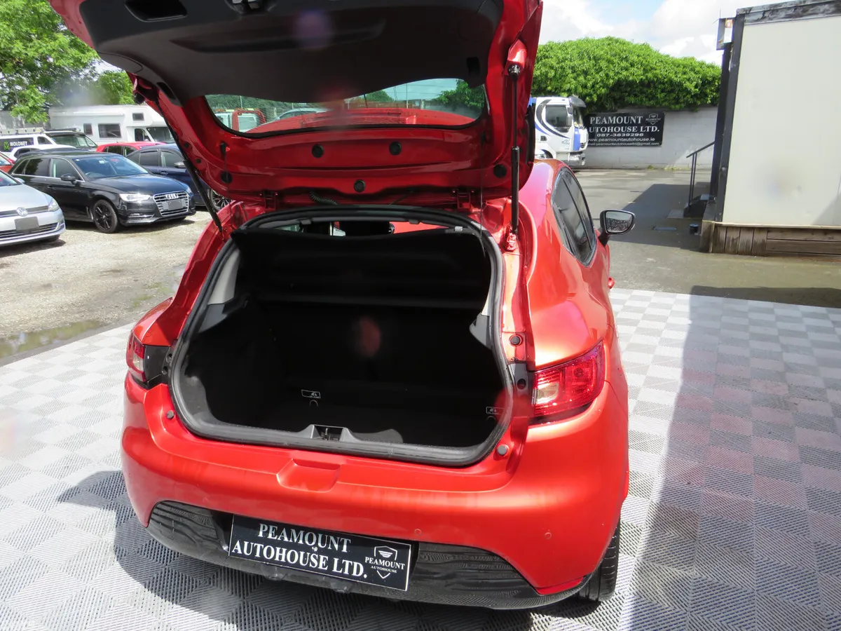 Renault Clio Hatchback, Petrol, 2016, Red