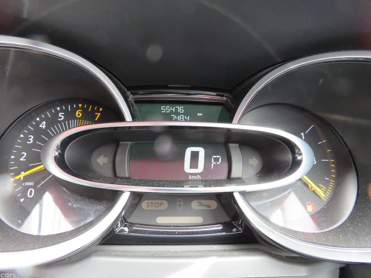 Renault Clio Hatchback, Petrol, 2016, Red