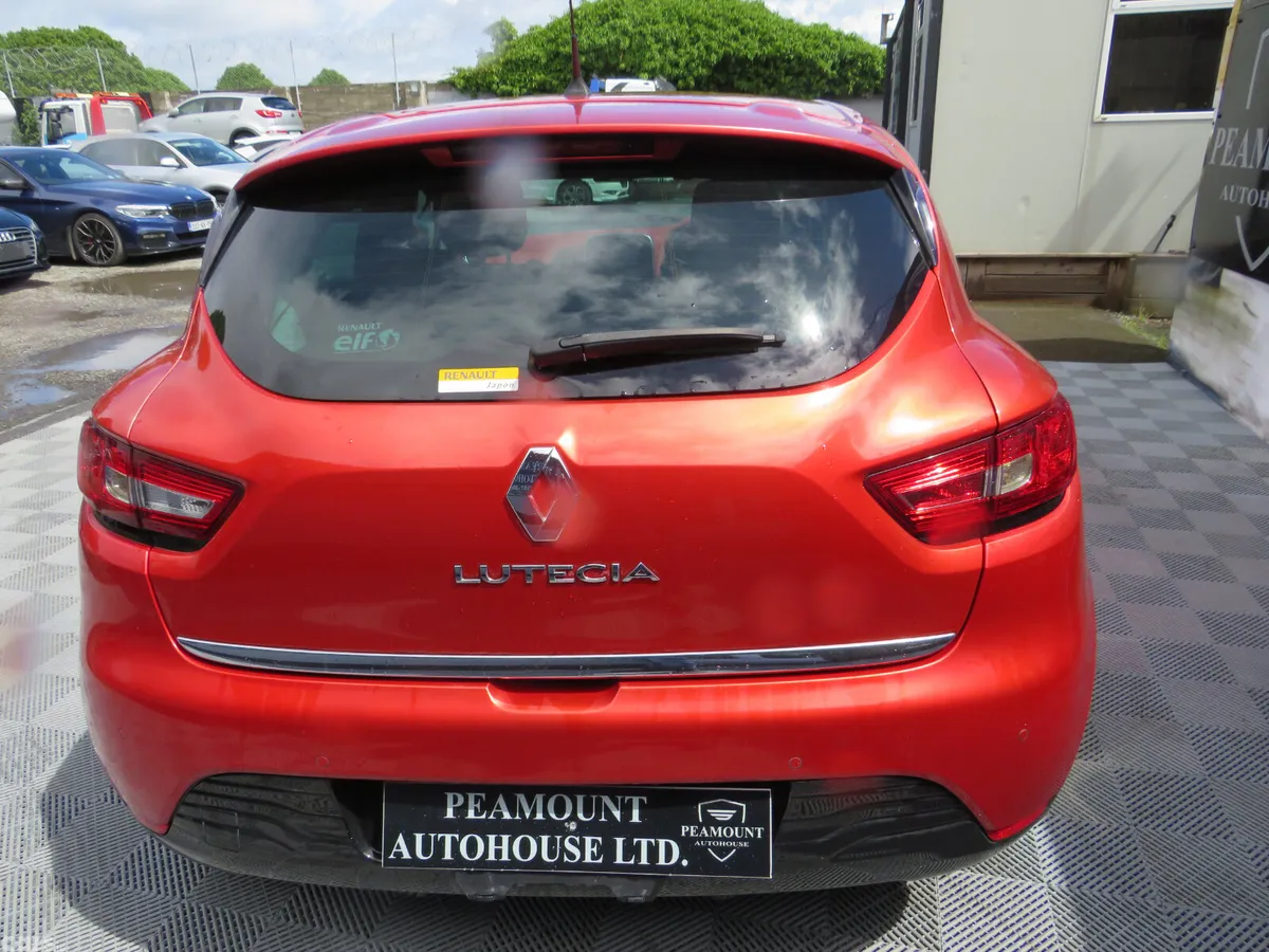 Renault Clio Hatchback, Petrol, 2016, Red