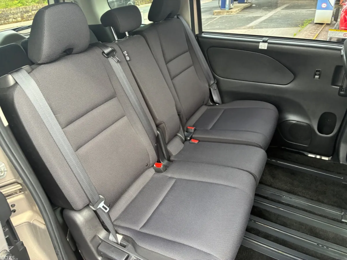 Nissan Serena Hatchback, Petrol Hybrid, 2017, Beige