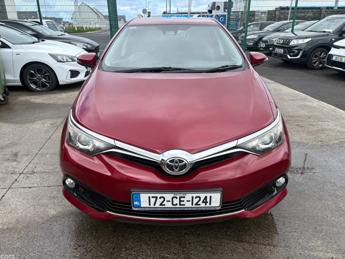 Toyota Auris Hatchback, Diesel, 2017, Red