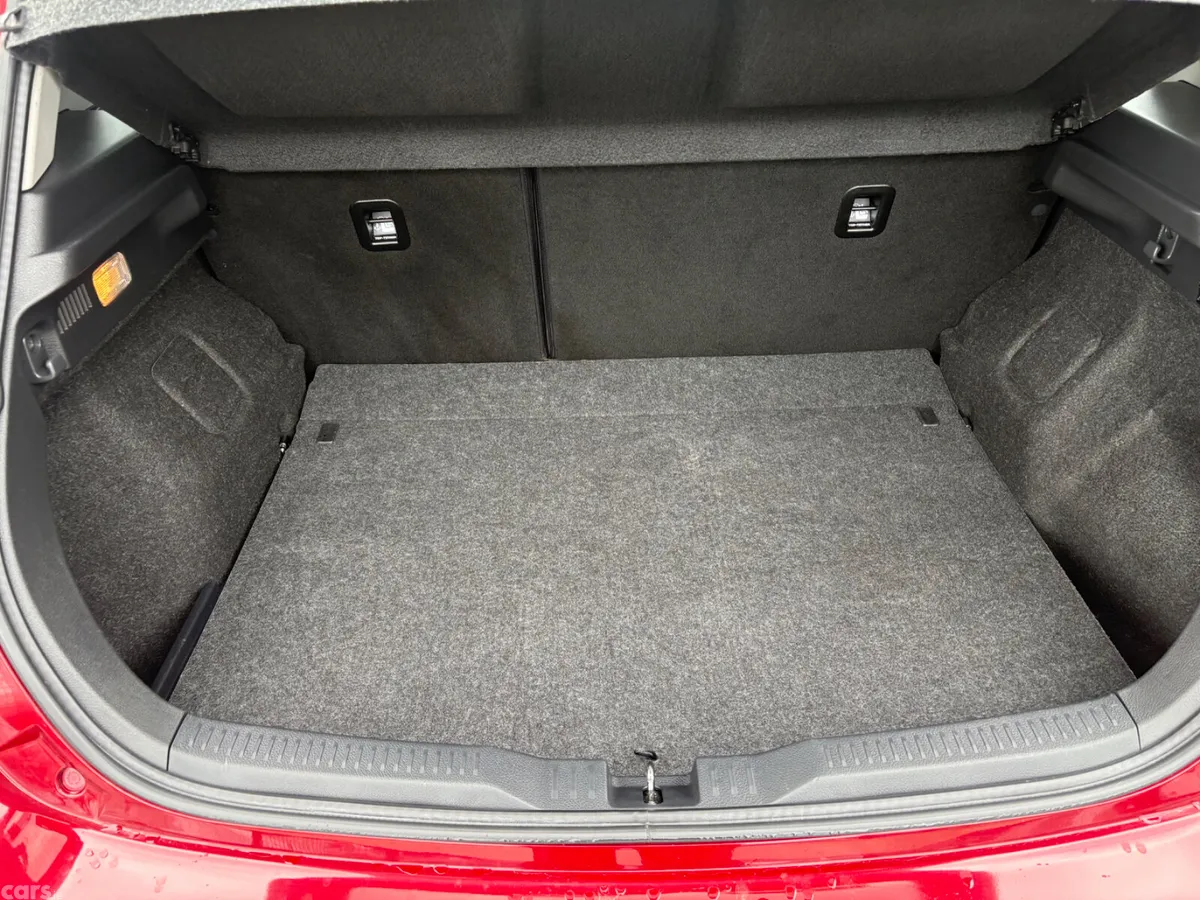 Toyota Auris Hatchback, Diesel, 2017, Red