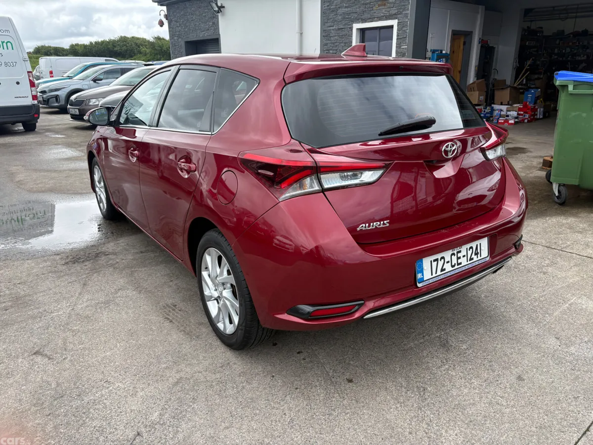 Toyota Auris Hatchback, Diesel, 2017, Red