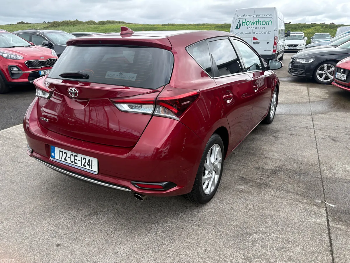 Toyota Auris Hatchback, Diesel, 2017, Red