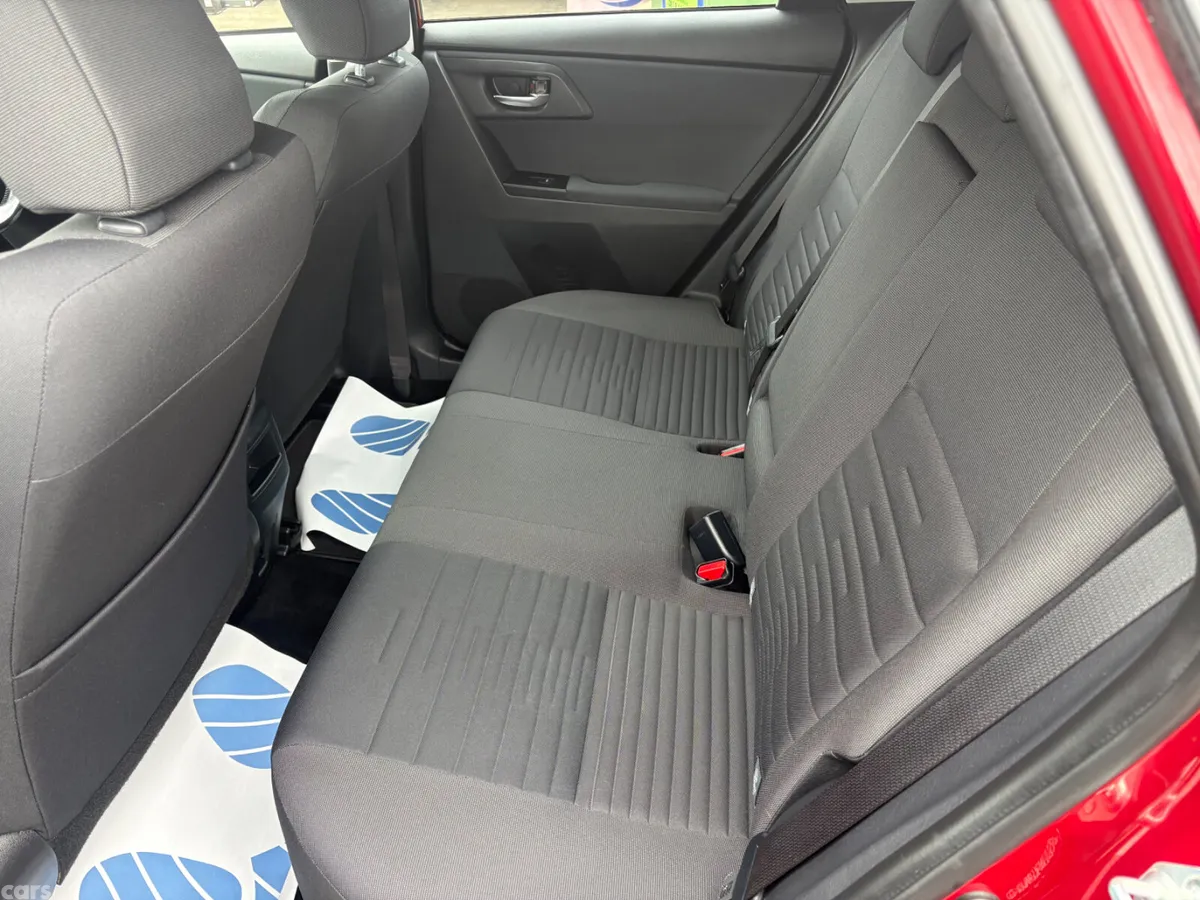 Toyota Auris Hatchback, Diesel, 2017, Red