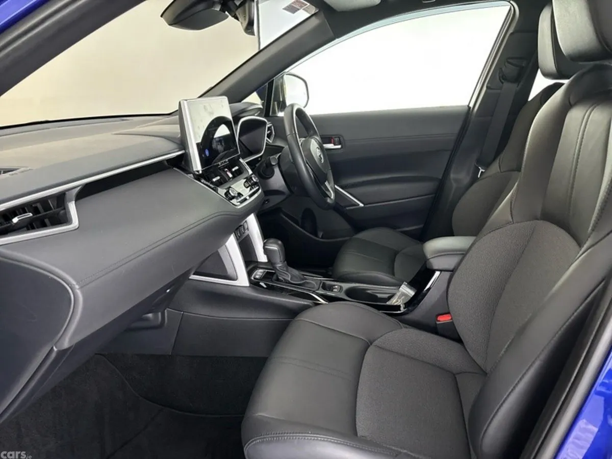 Toyota Corolla Cross Hatchback, Petrol Hybrid, 2024, Blue