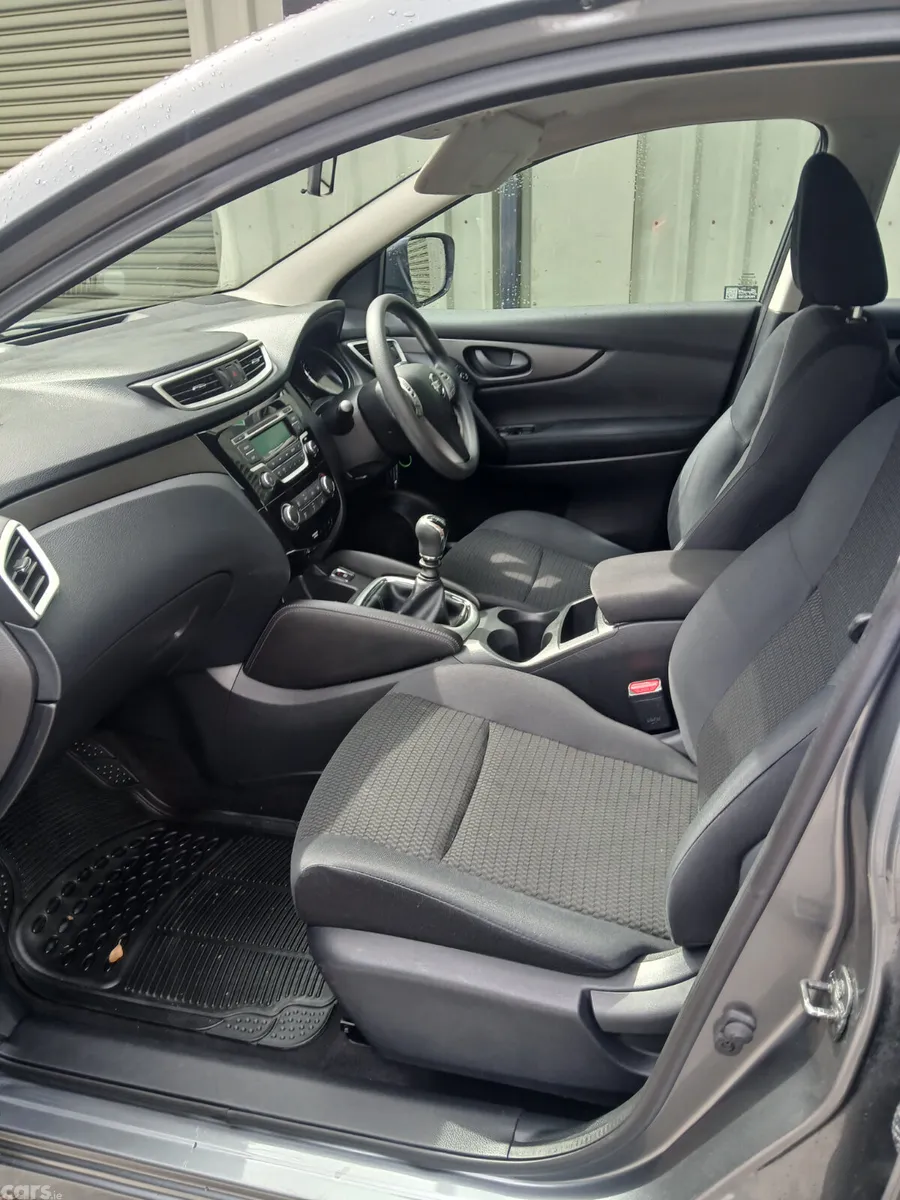 Nissan Qashqai SUV, Diesel, 2015, Grey
