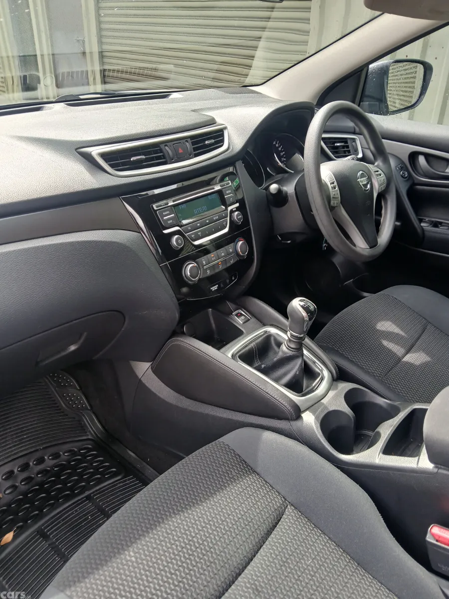 Nissan Qashqai SUV, Diesel, 2015, Grey