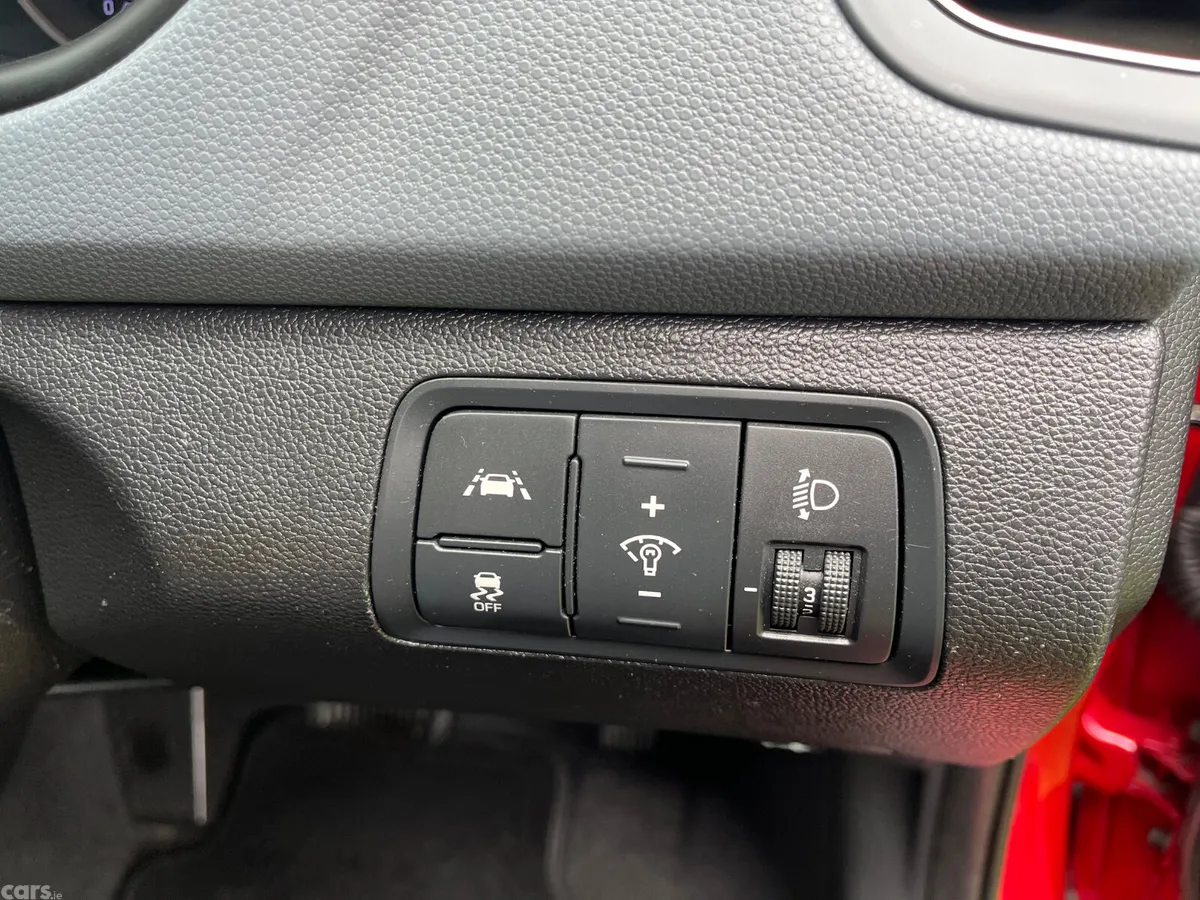 Hyundai i20 Hatchback, Petrol, 2019, Red