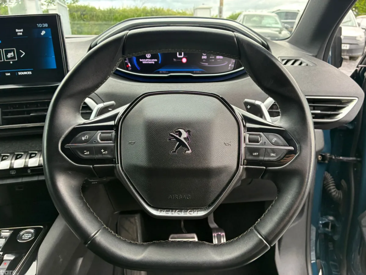 Peugeot 5008 MPV, Diesel, 2023, Blue