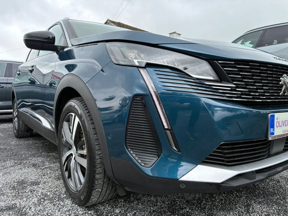 Peugeot 5008 MPV, Diesel, 2023, Blue