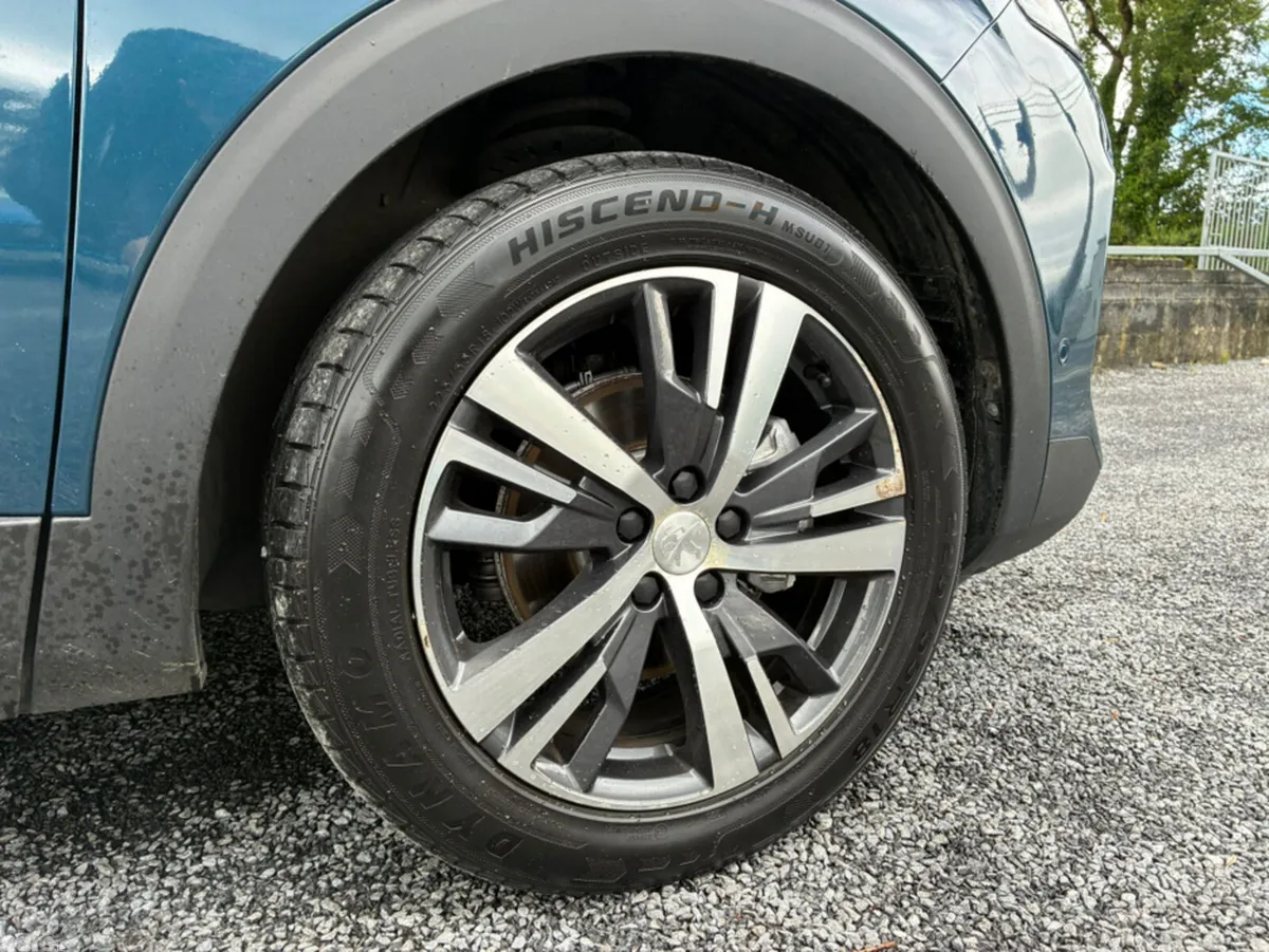 Peugeot 5008 MPV, Diesel, 2023, Blue