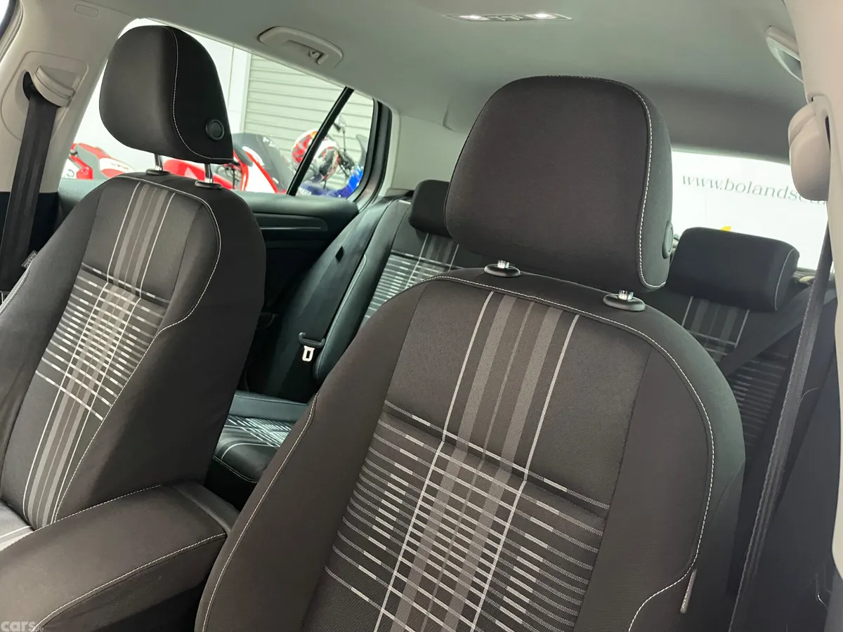 Volkswagen Golf Hatchback, Petrol, 2015, Silver
