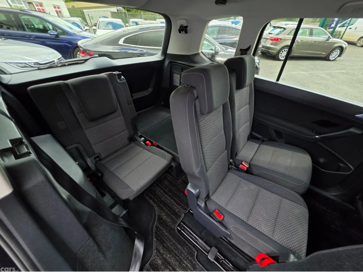 Volkswagen Touran MPV, Petrol, 2017, Black