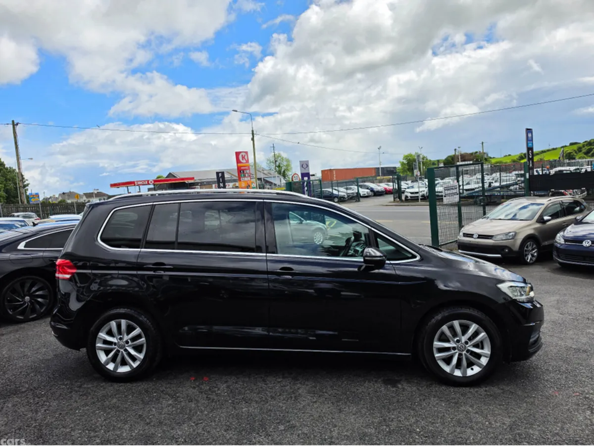 Volkswagen Touran MPV, Petrol, 2017, Black