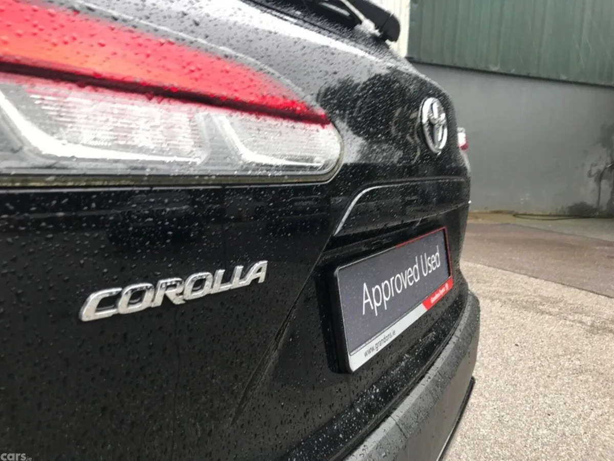 Toyota Corolla Cross Hatchback, Petrol Hybrid, 2024, Black