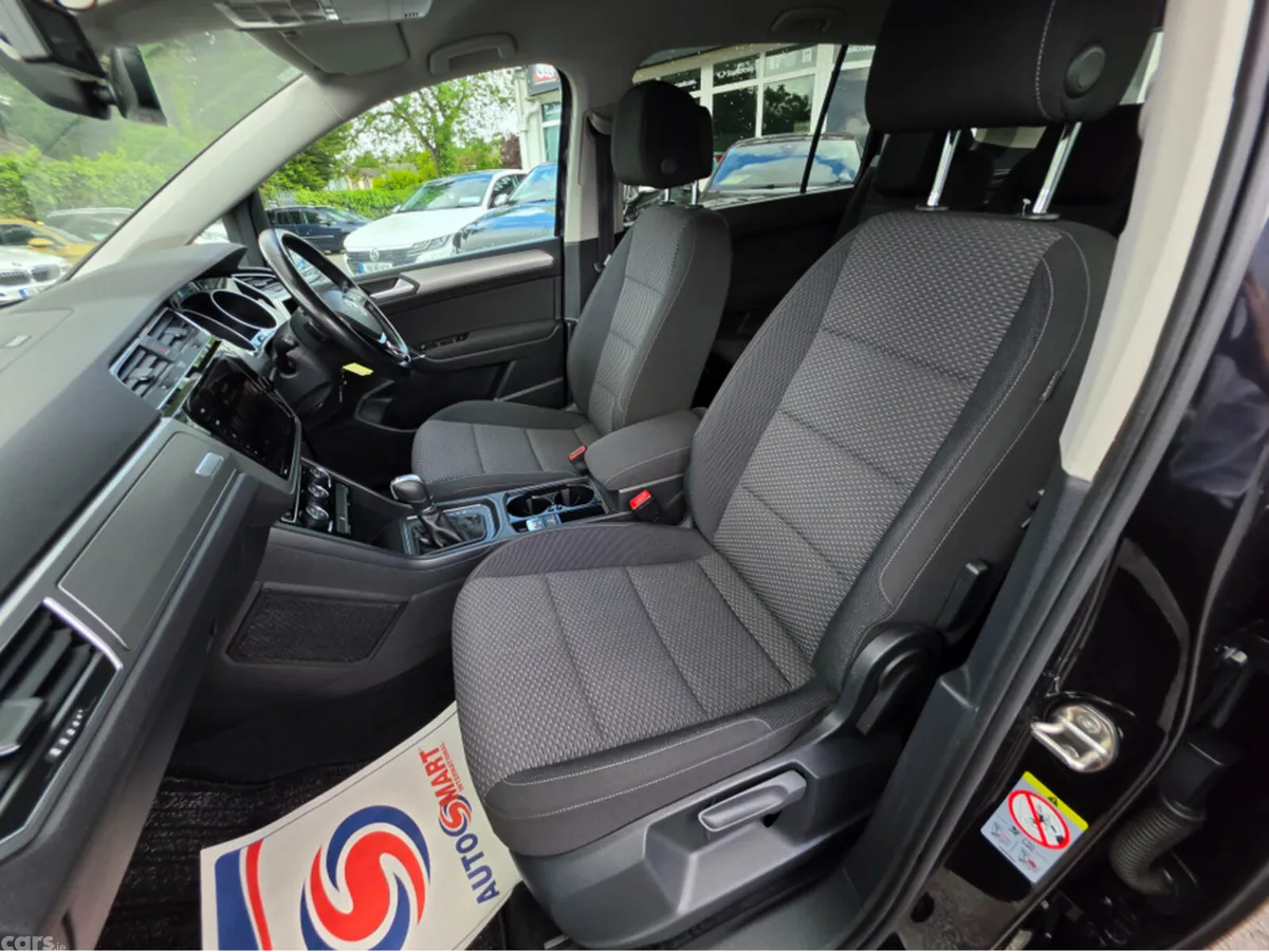 Volkswagen Touran MPV, Petrol, 2017, Black