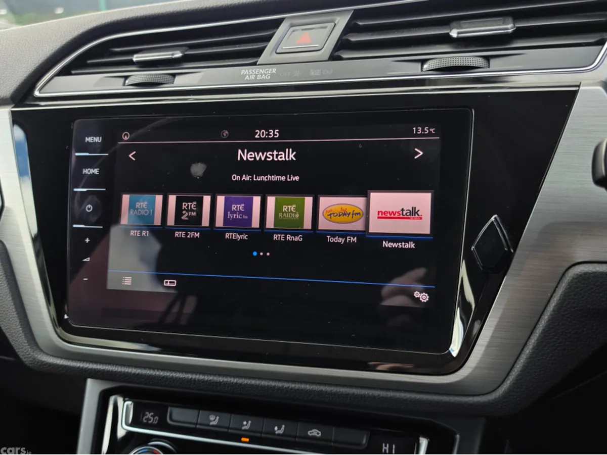 Volkswagen Touran MPV, Petrol, 2017, Black