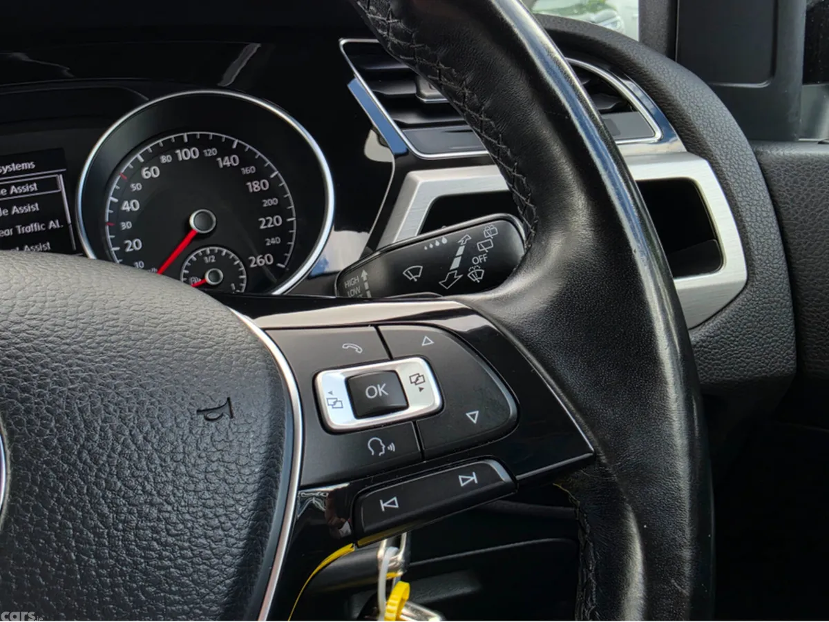 Volkswagen Touran MPV, Petrol, 2017, Black