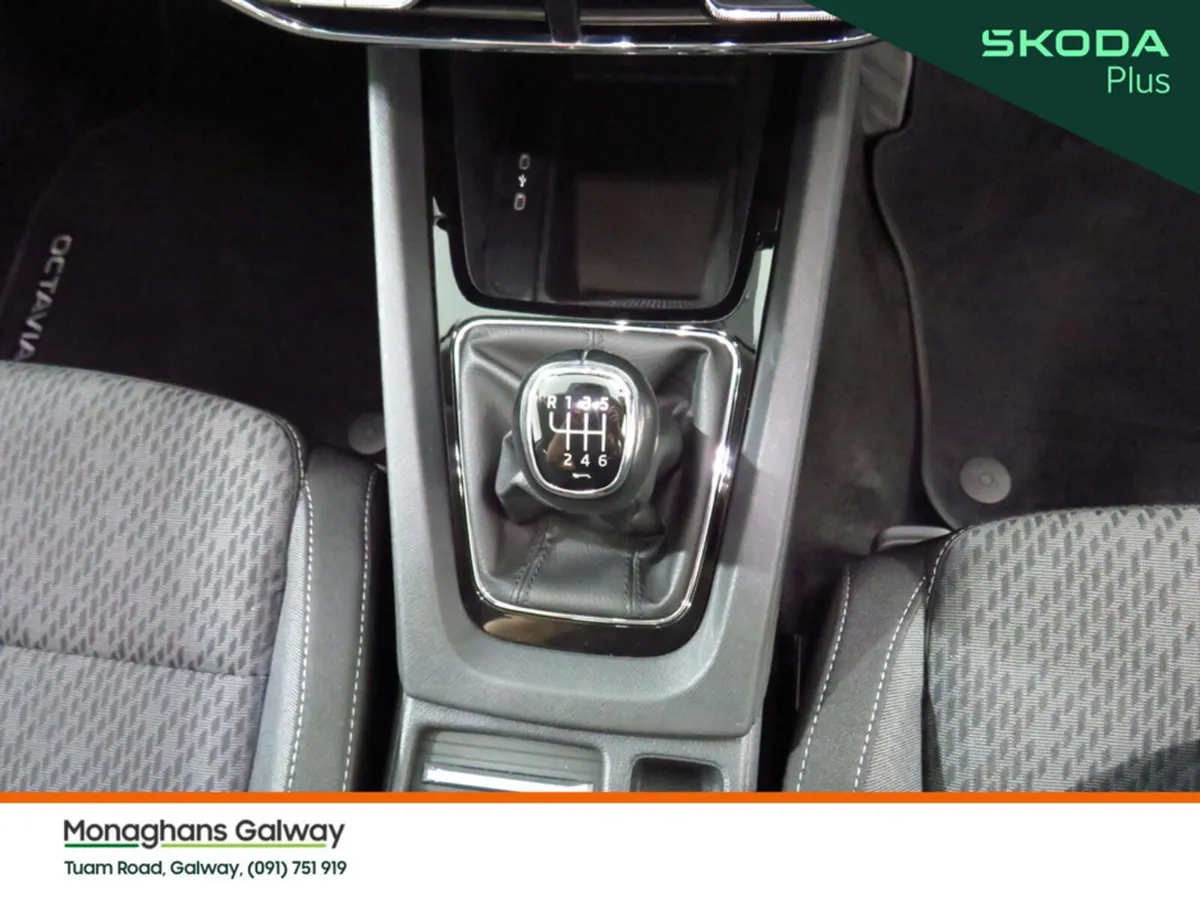 Skoda Octavia Hatchback, Diesel, 2023, Blue