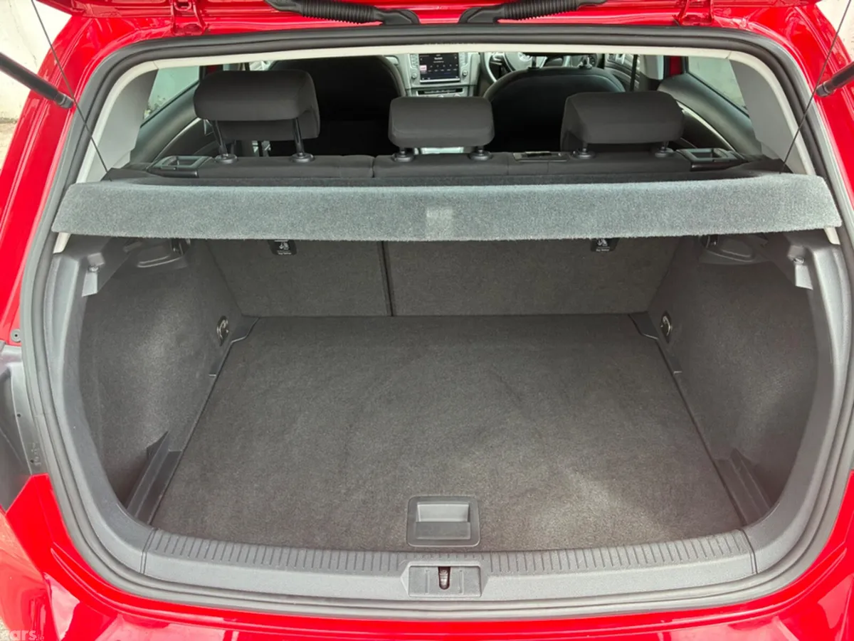 Volkswagen Golf Hatchback, Petrol, 2016, Red