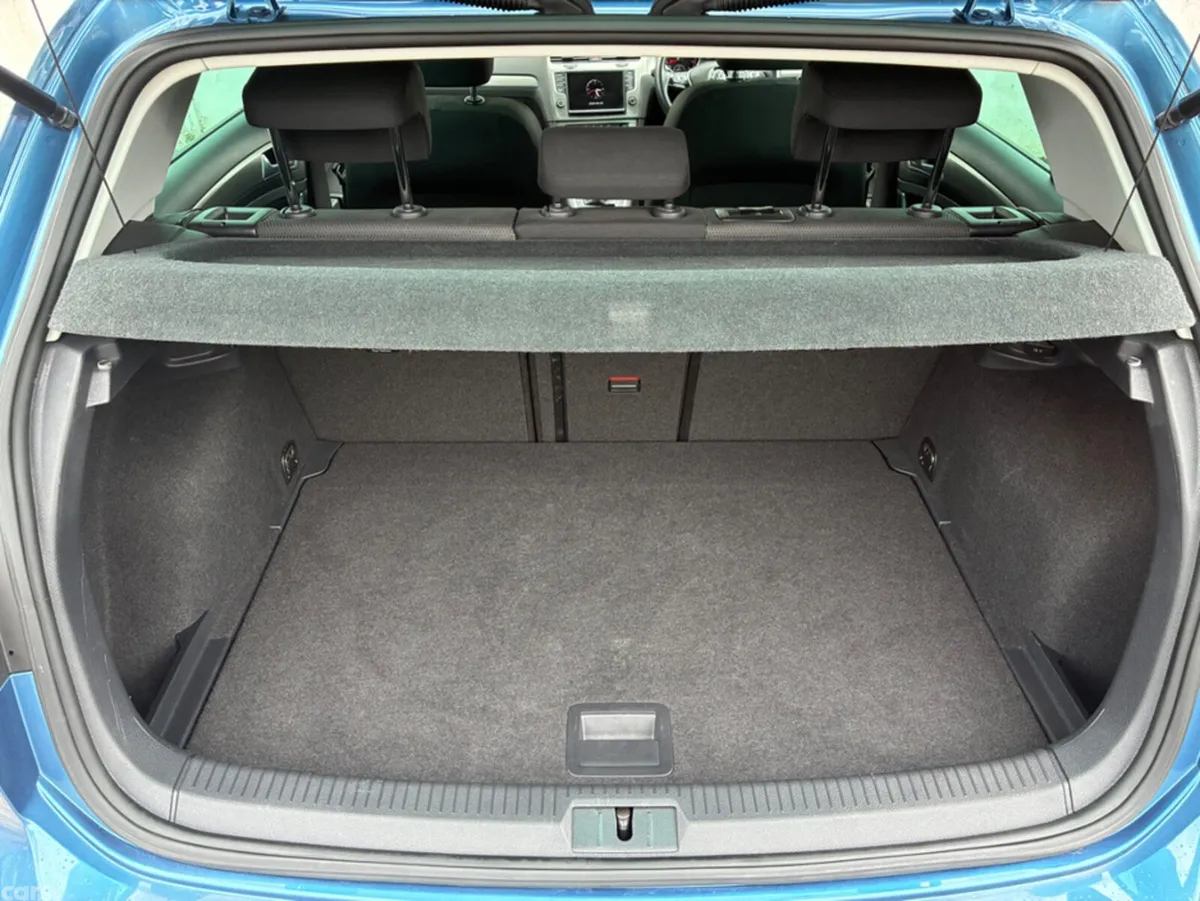 Volkswagen Golf Hatchback, Petrol, 2017, Blue