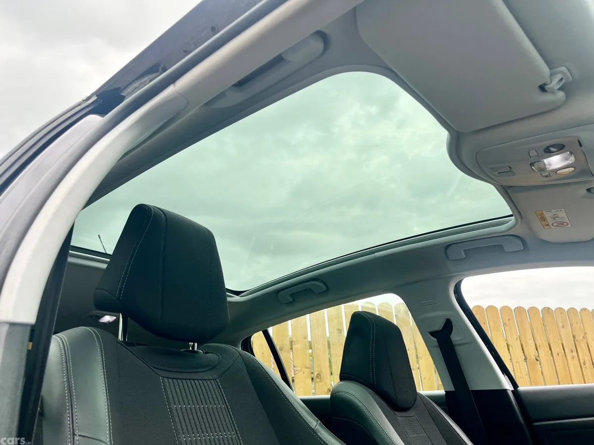 Peugeot 308 Hatchback, Petrol, 2019, Black