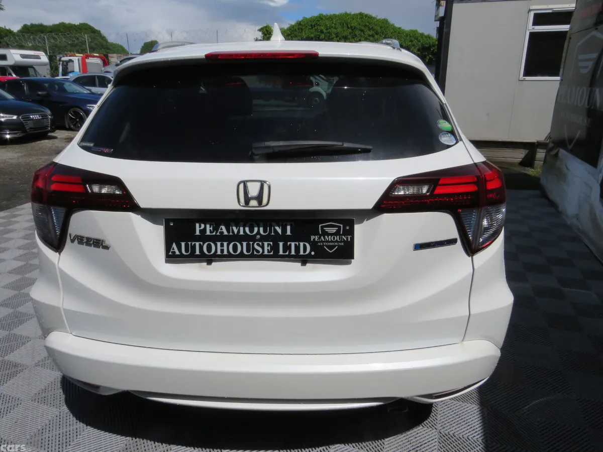 Honda Vezel SUV, Petrol Hybrid, 2015, White