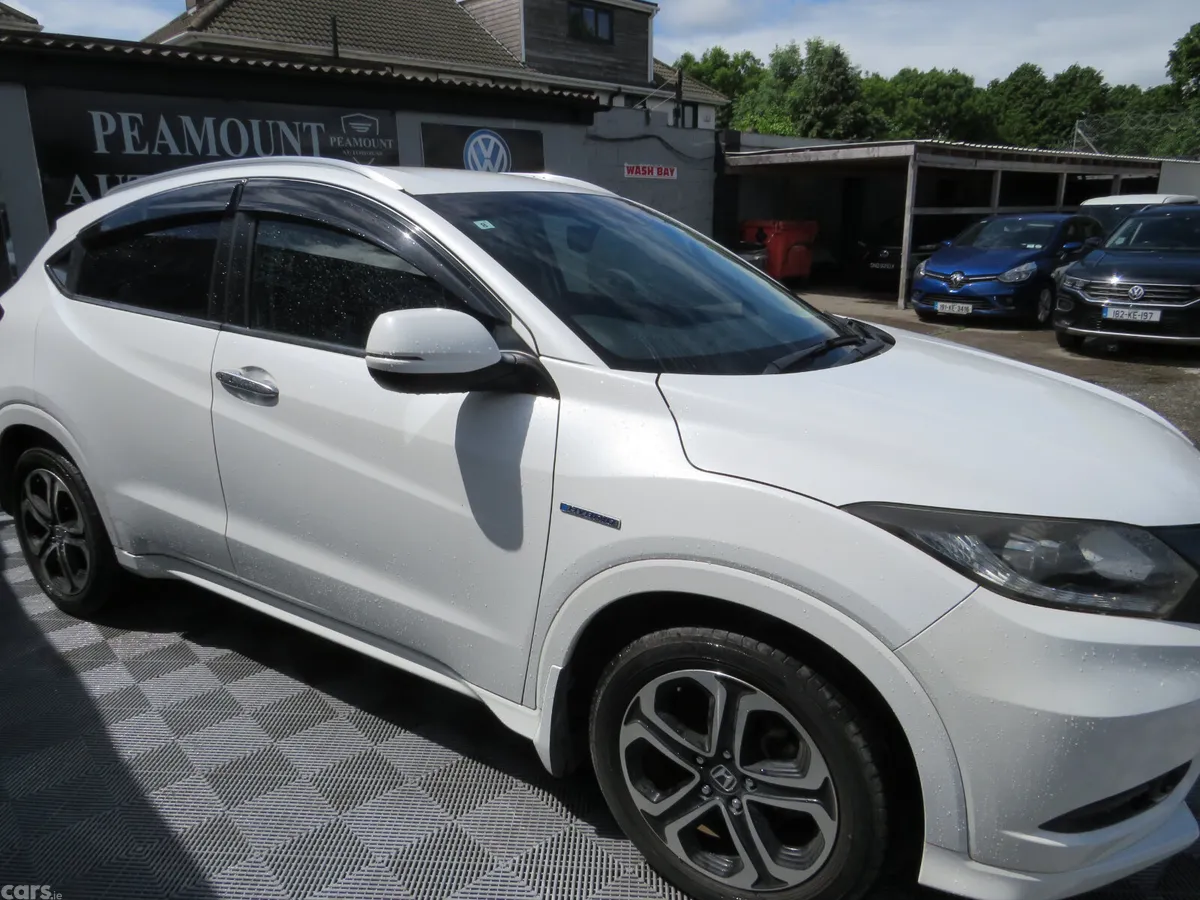 Honda Vezel SUV, Petrol Hybrid, 2015, White