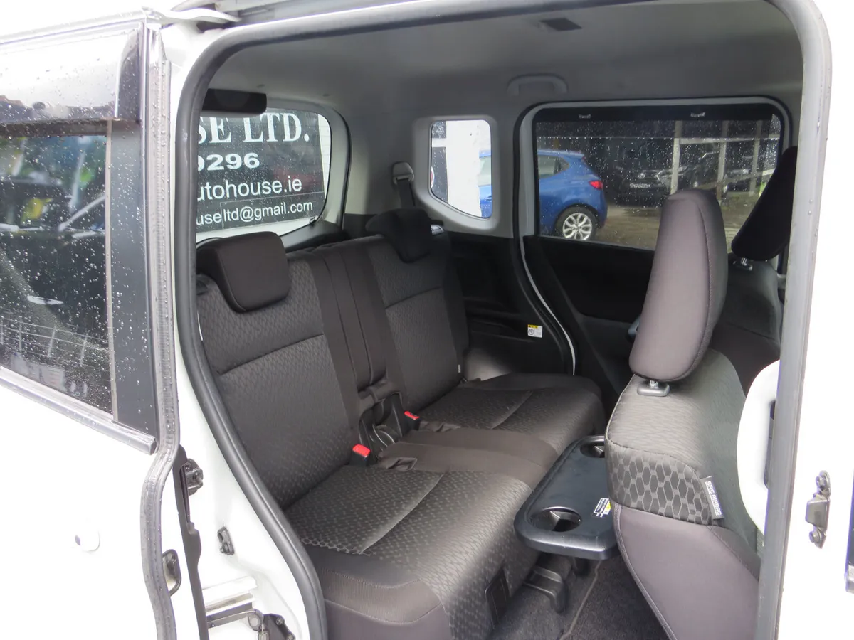 Mitsubishi Delica MPV, Petrol Hybrid, 2017, White