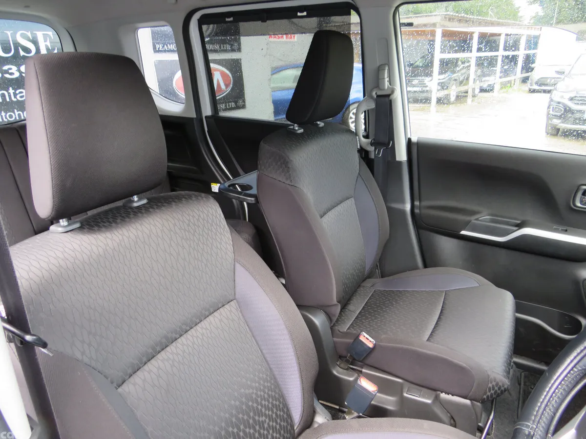 Mitsubishi Delica MPV, Petrol Hybrid, 2017, White