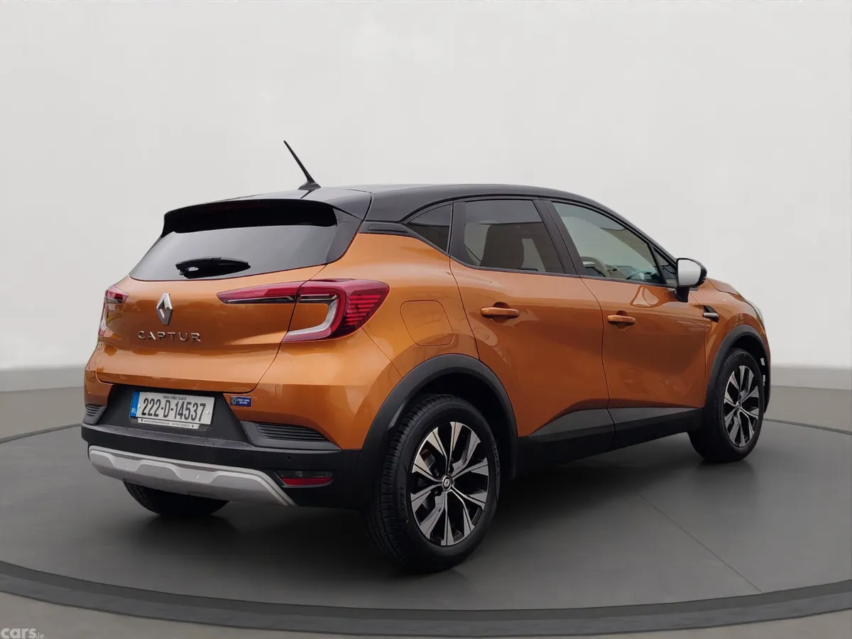 Renault Captur Hatchback, Petrol, 2022, Orange