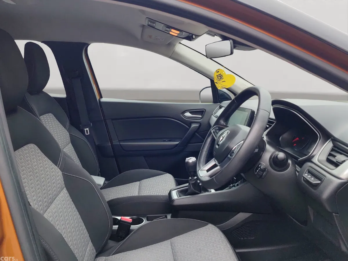 Renault Captur Hatchback, Petrol, 2022, Orange