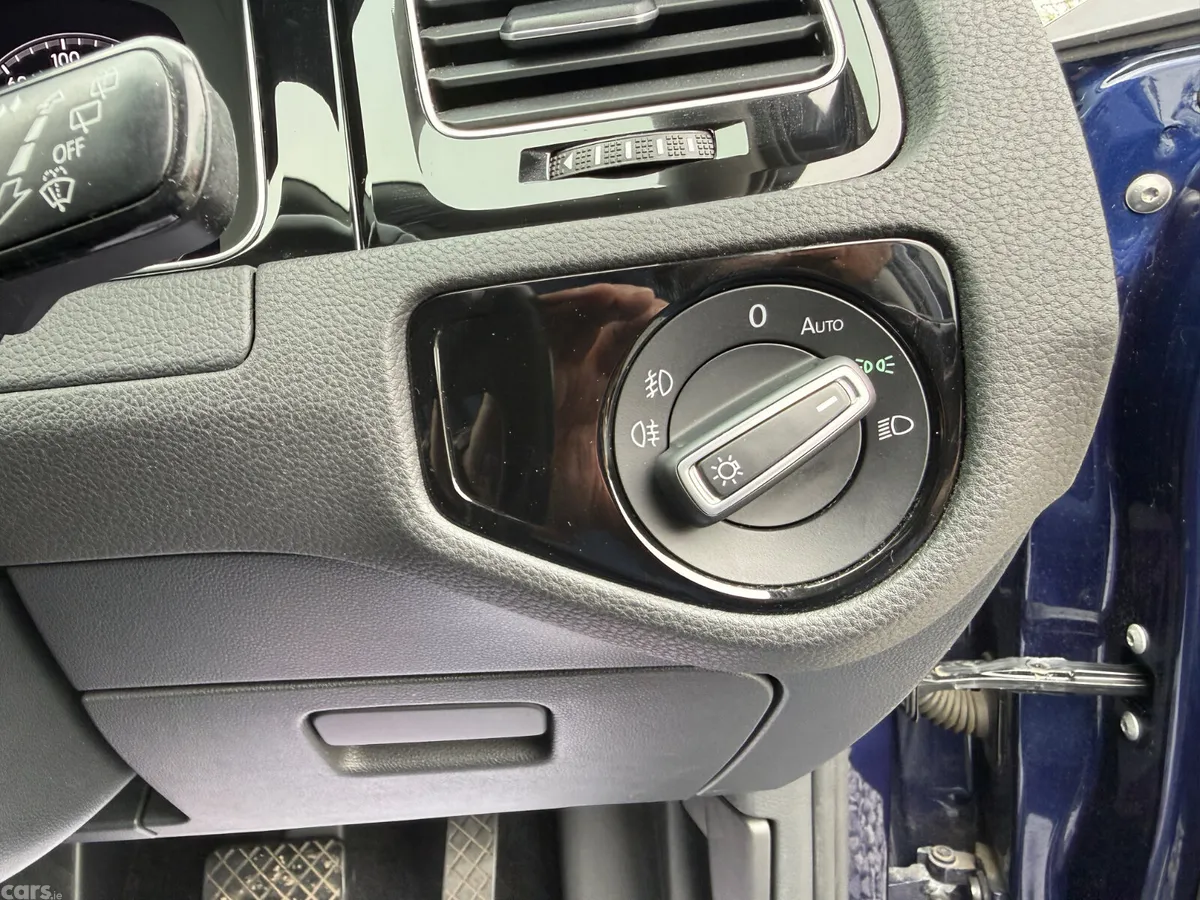Volkswagen Golf Hatchback, Petrol, 2018, Blue