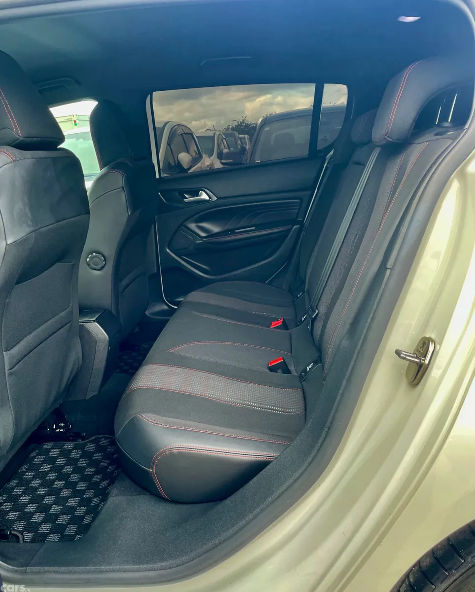 Peugeot 308 Hatchback, Petrol, 2018, White