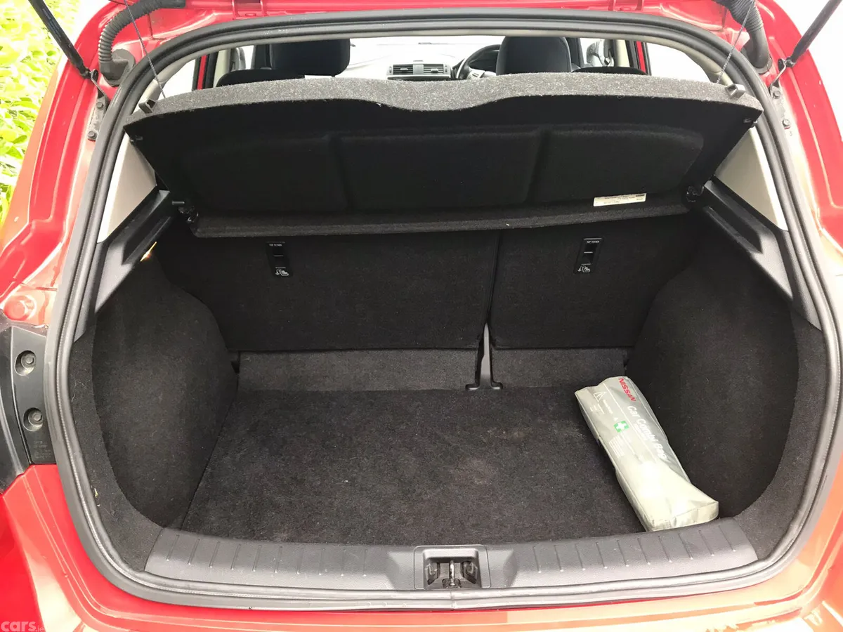 Nissan Pulsar Hatchback, Diesel, 2016, Red