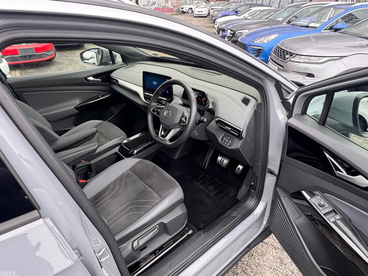 Volkswagen ID.4 Estate, Electric, 2023, Grey