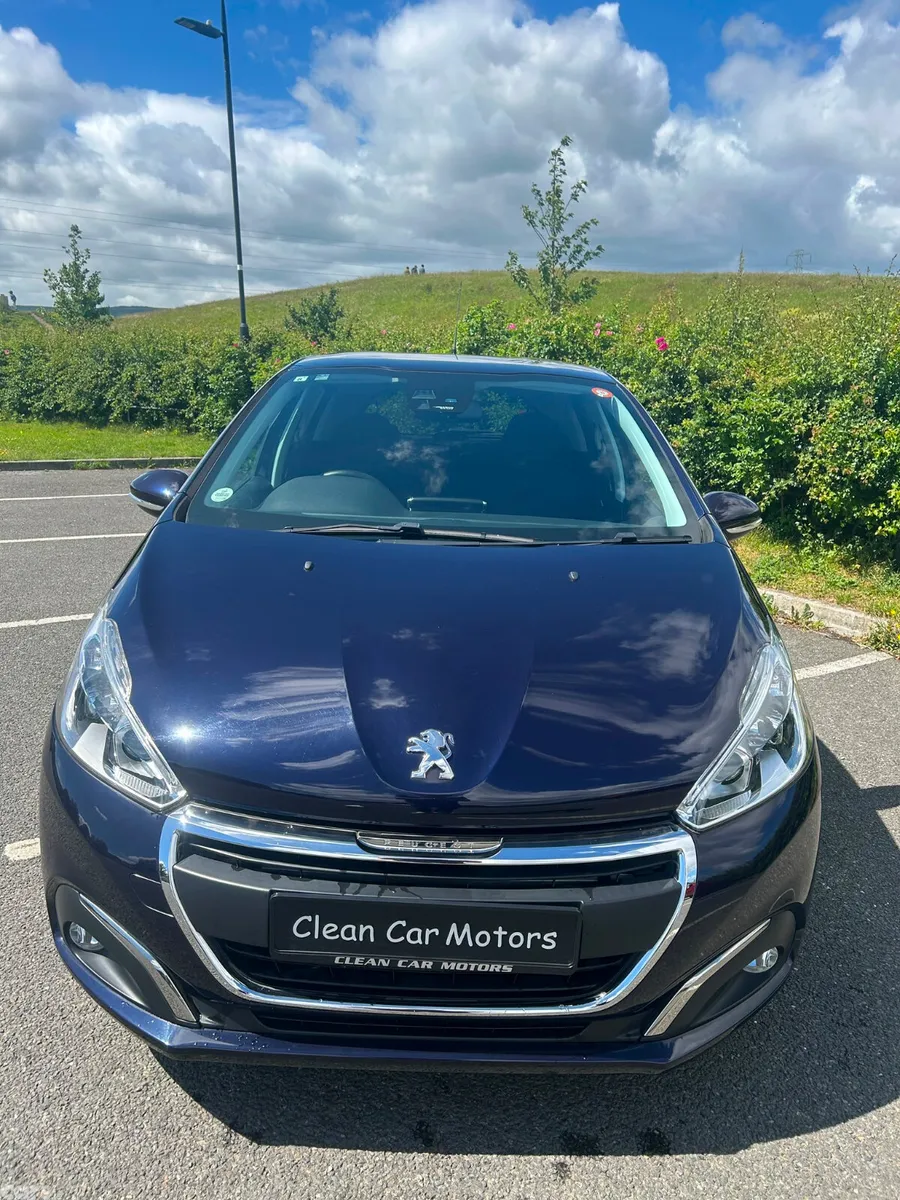 Peugeot 208 Hatchback, Petrol, 2017, Black