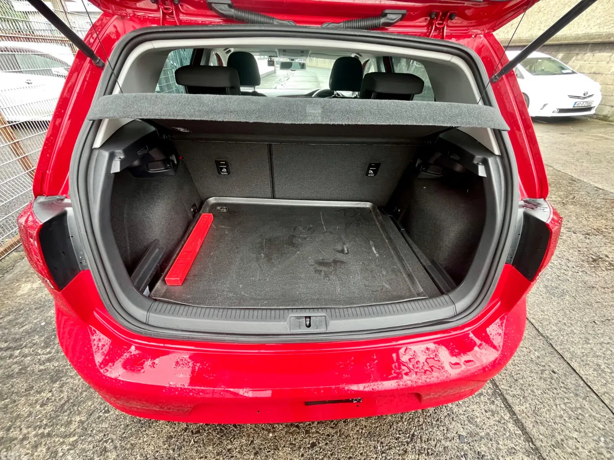 Volkswagen Golf Hatchback, Petrol, 2016, Red