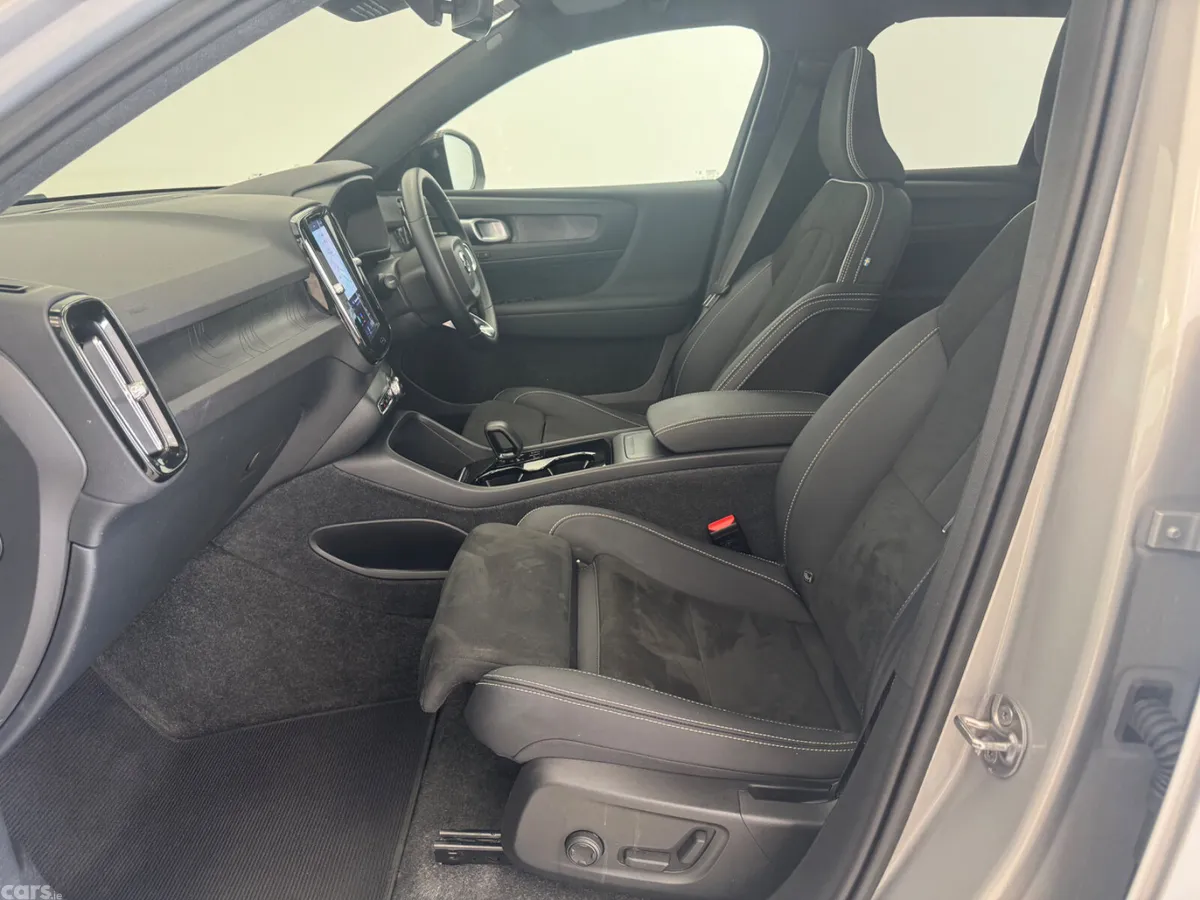 Volvo XC40 Estate/Jeep, Electric, 2023, Grey