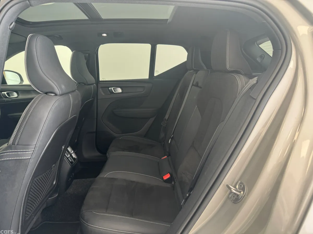 Volvo XC40 Estate/Jeep, Electric, 2023, Grey