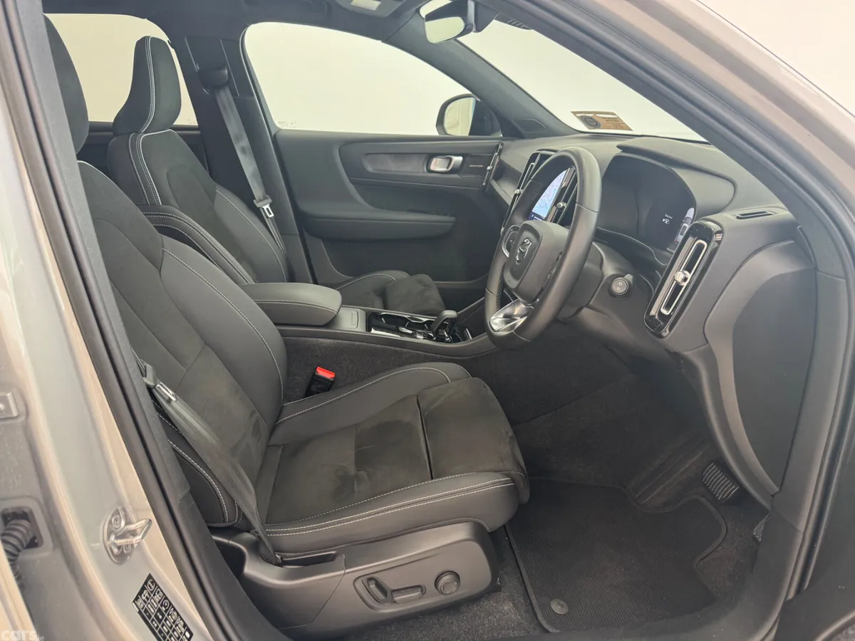 Volvo XC40 Estate/Jeep, Electric, 2023, Grey