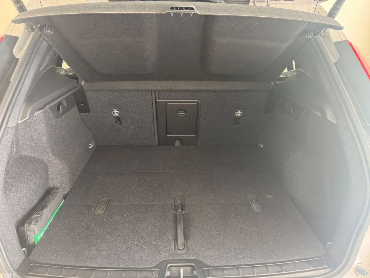 Volvo XC40 Estate/Jeep, Electric, 2023, Grey