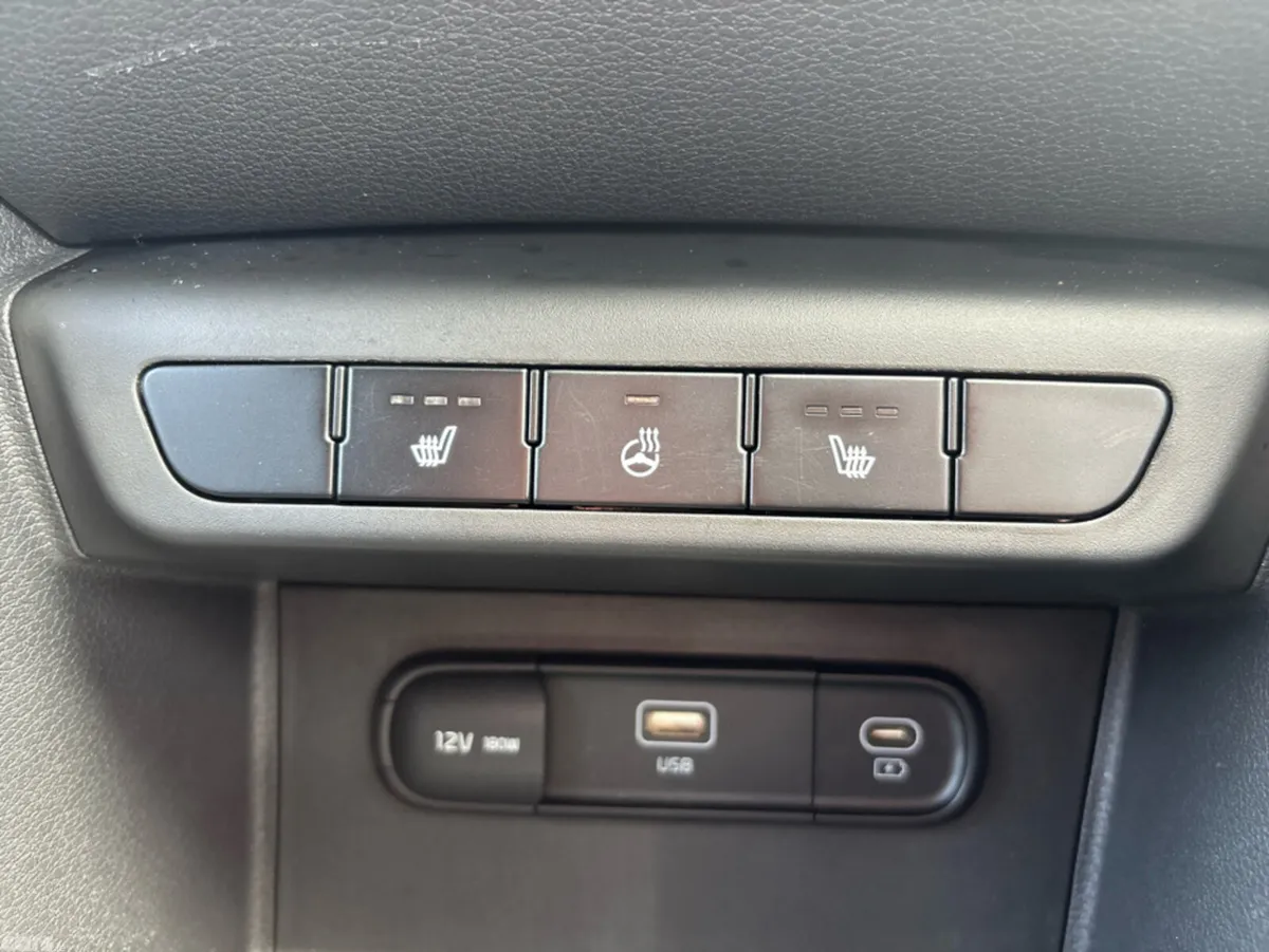 Kia Sportage MPV, Diesel Hybrid, 2023, White