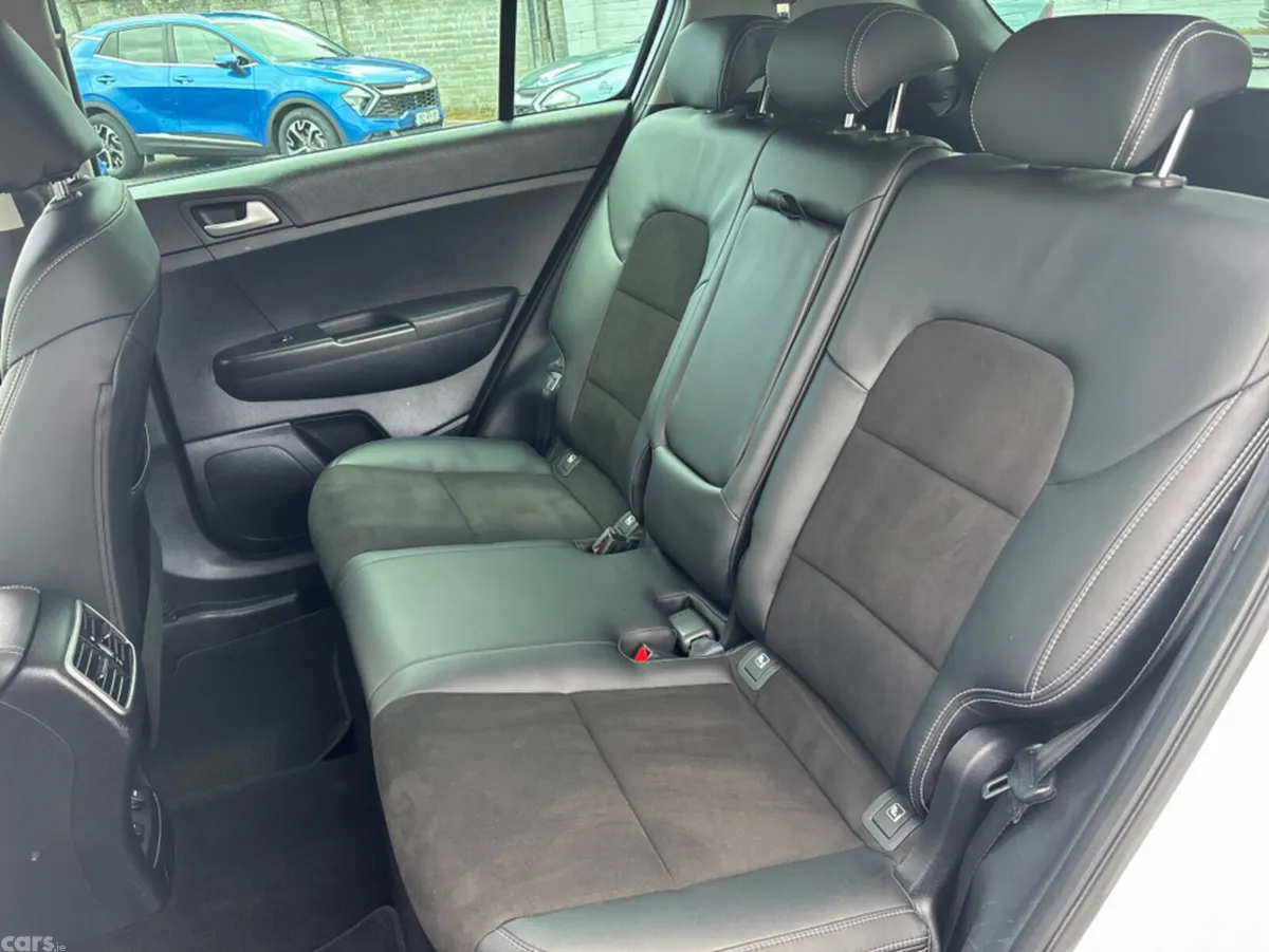 Kia Sportage MPV, Diesel Hybrid, 2021, White