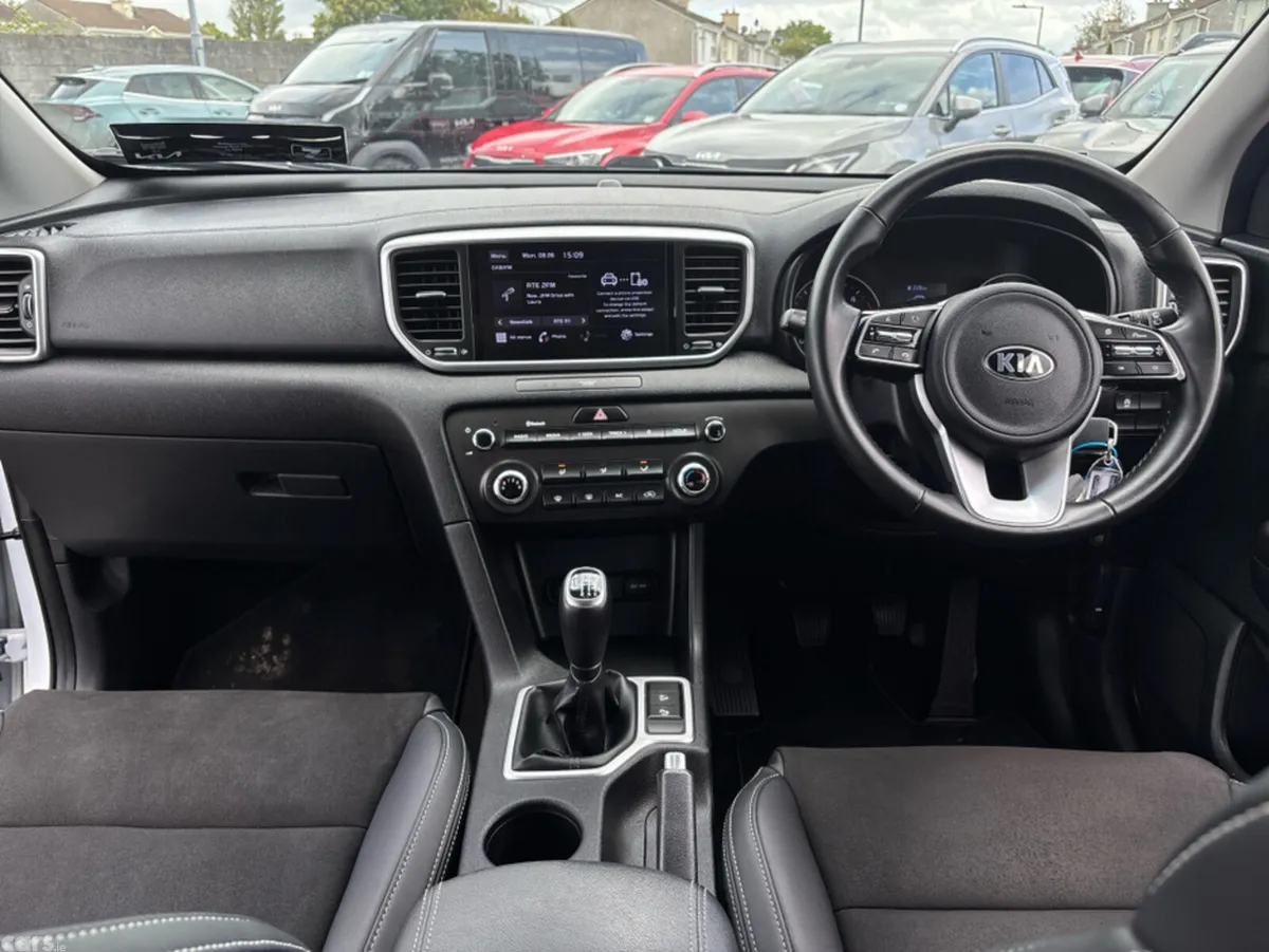 Kia Sportage MPV, Diesel Hybrid, 2021, White